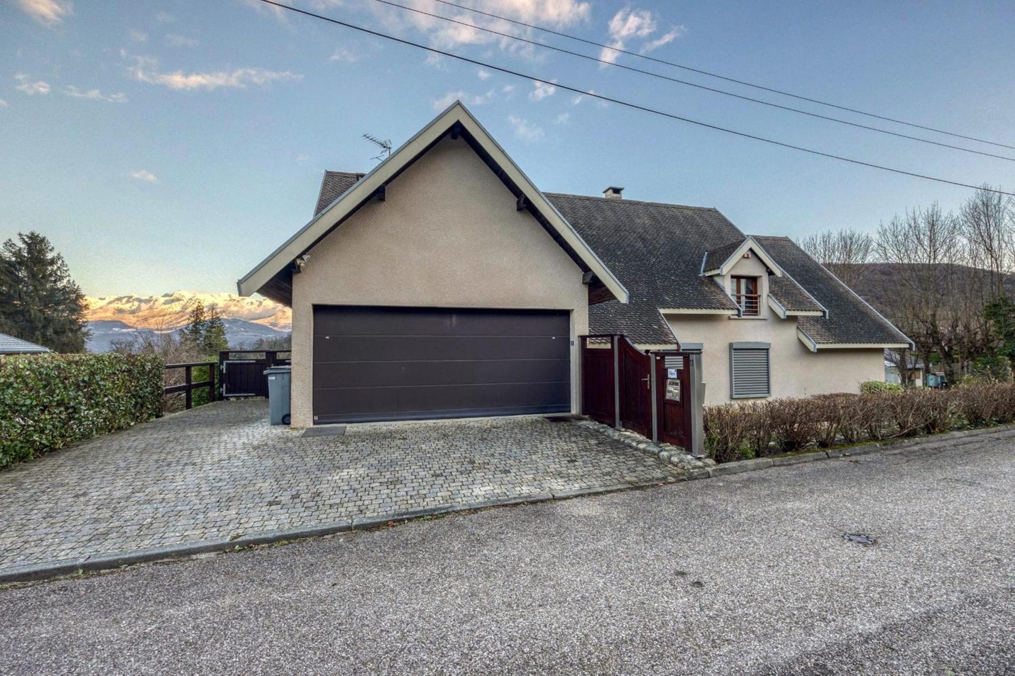 #Hp La Maison Des Lilas Large Family House Sleeps 12 Garden Seyssinet 外观 照片