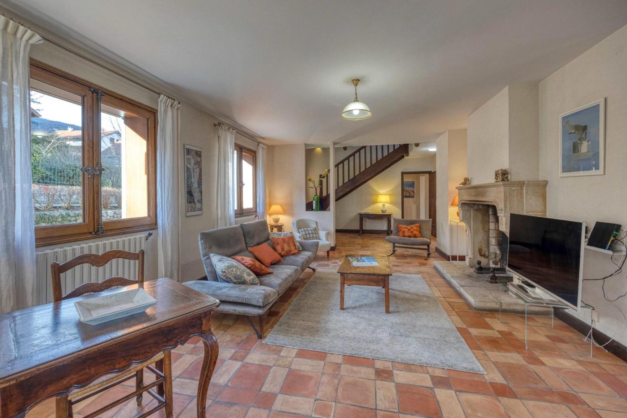 #Hp La Maison Des Lilas Large Family House Sleeps 12 Garden Seyssinet 外观 照片